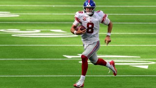 Daniel Jones #8 of the New York Giants