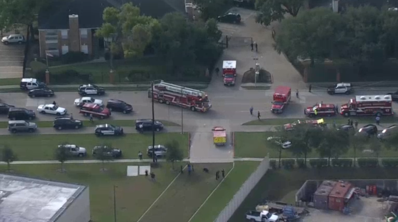 Officer Killed 3 Wounded After Shooting At Houston Apartment Complex   Kprc Houston Shooting Scene 03 102020 