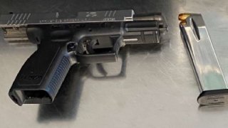 tsa newark gun