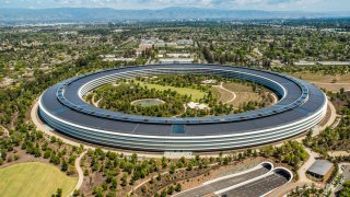 Apple Security Chief Accused of Bribing Officers With IPads in Exchange for Concealed Gun Permits