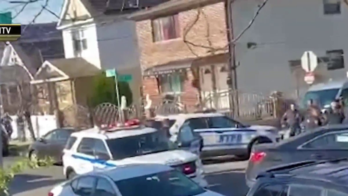 Two NYPD Officers Shot, Man Killed After Domestic Violence Call in ...