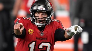 Tom Brady's 2 TD passes lift Buccaneers over Giants