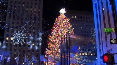 Christmas Tree Arrives At Nyc S Rockefeller Center Youtube