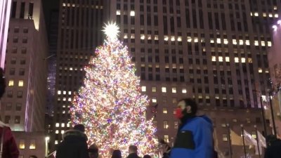 See What It S Like To Line Up To View Rockefeller Christmas Tree Nbc New York