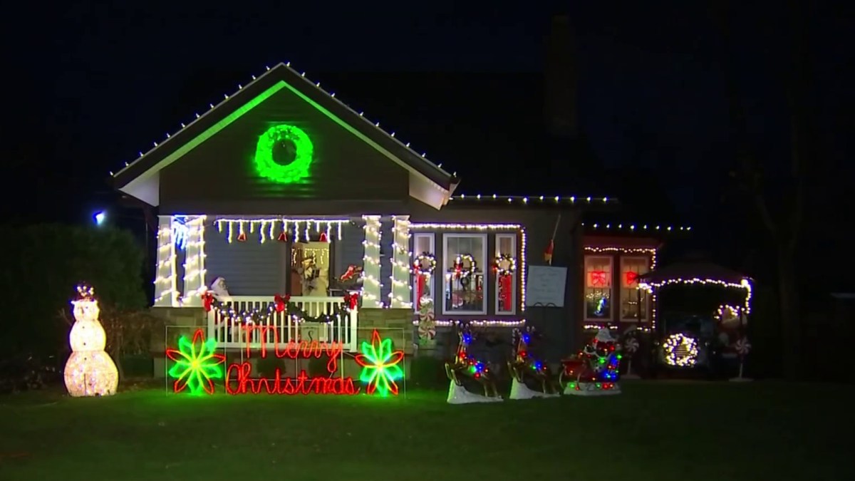 Long Island Couple Keeps Christmas Cottage Tour Despite Pandemic – NBC