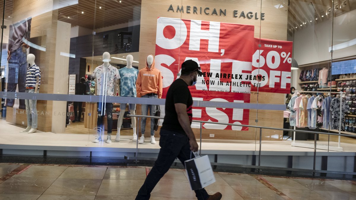 Cramer's Investing Club: A Deeper Dive Into Why We Bought More of This Retailer Before the Holidays - Vimarsana News