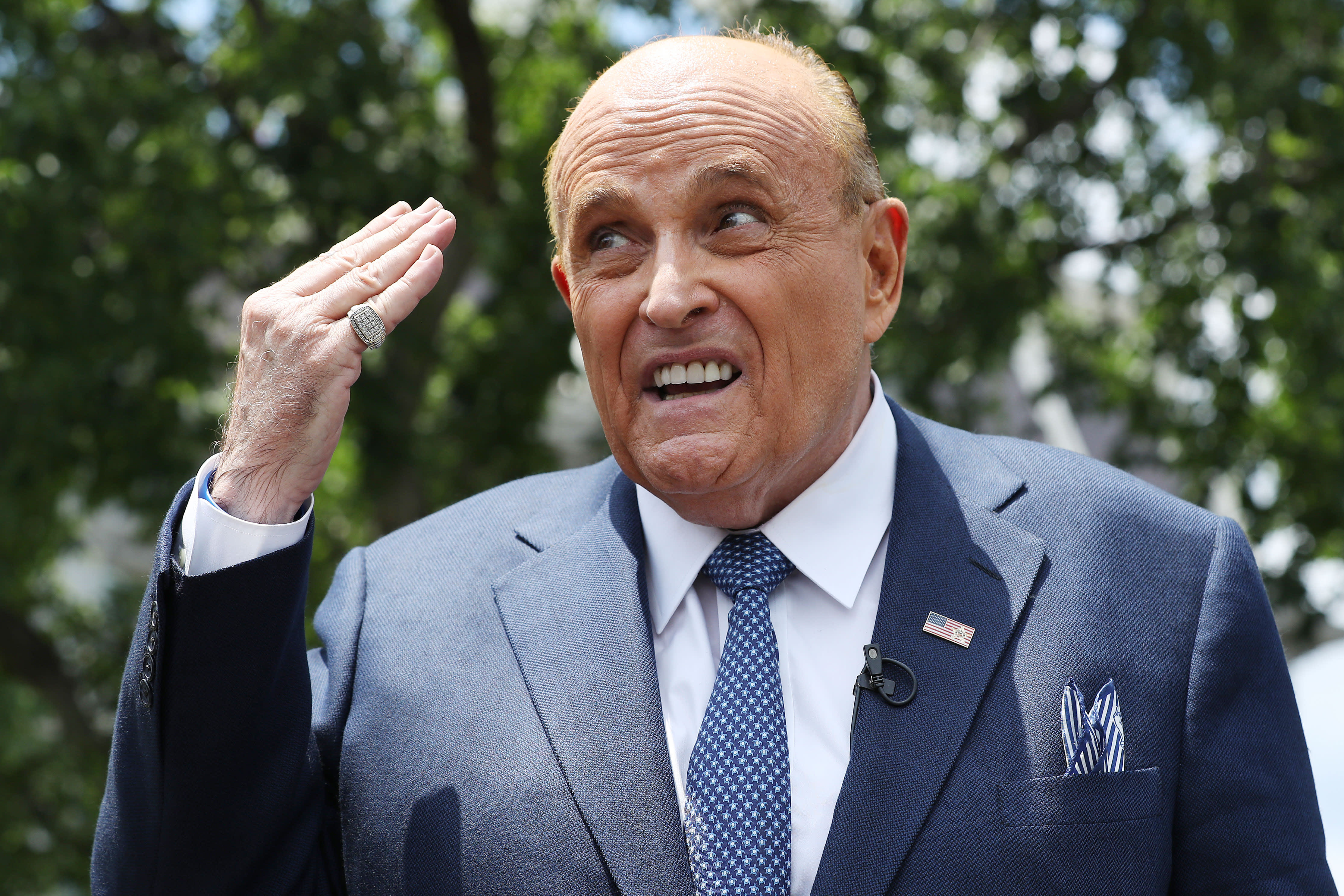 Crime and Courts		Feds Execute Search Warrant on Rudy Giuliani's NYC Apartment