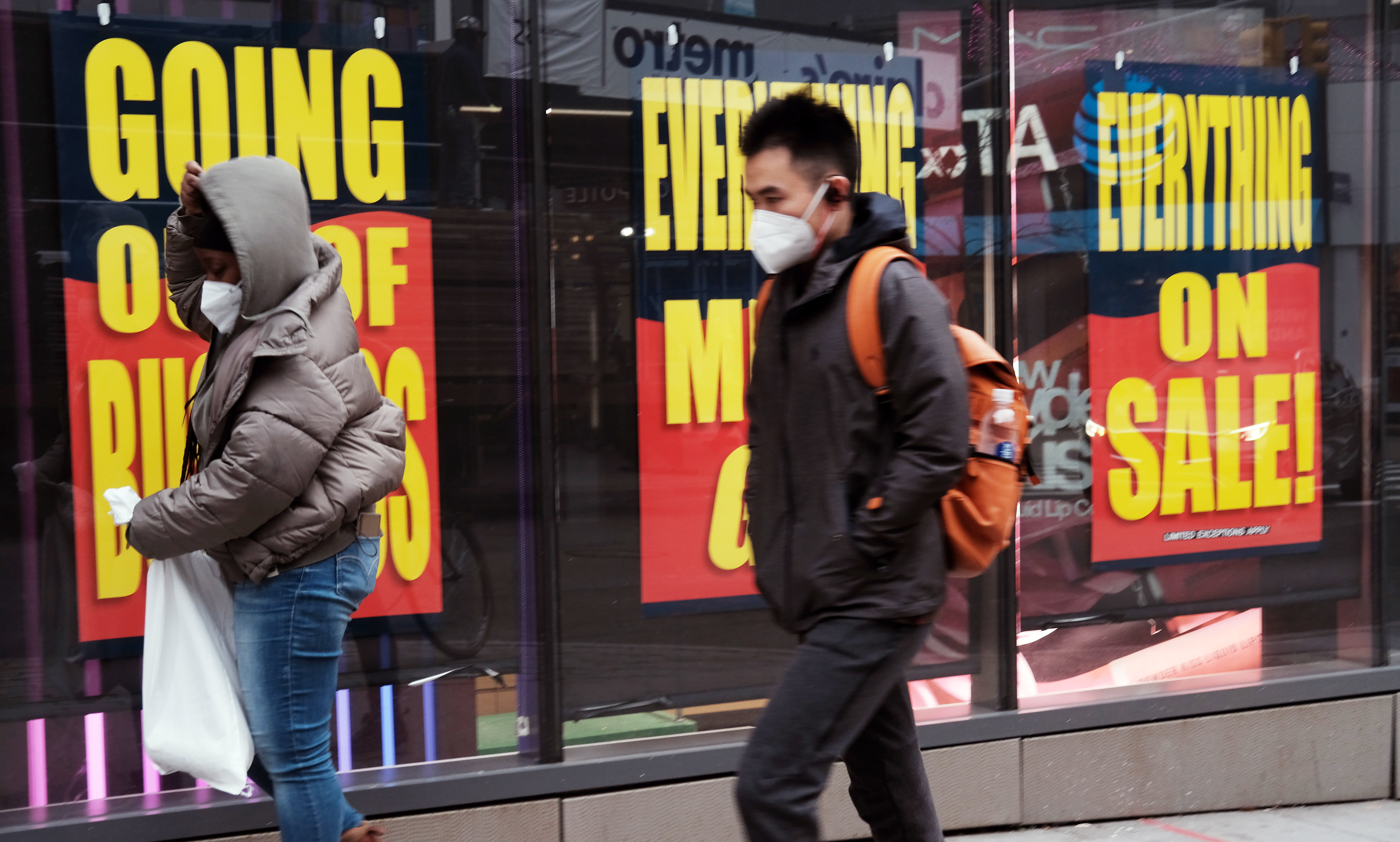 US Jobless Claims Rise to 861,000 as Layoffs Remain High With Economy