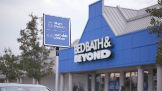 Bed Bath & Beyond Shares Plummet as Retailer’s Earnings Fall Short; Store Closures, Divestitures Weigh on Sales