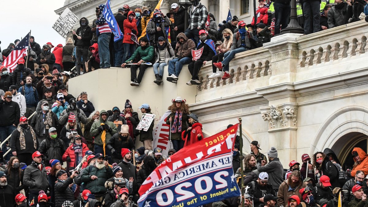 Man Pleads Guilty After Texting Threats to Reporter's Family in NY During Capitol Riot - Vimarsana News