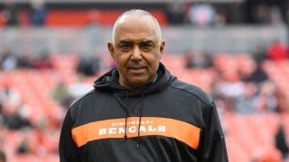 CLEVELAND, OH – DECEMBER 23, 2018: Head coach Marvin Lewis of the Cincinnati Bengals on the field prior to a game against the Cleveland Browns on December 23, 2018 at FirstEnergy Stadium in Cleveland, Ohio. Cleveland won 26-18. (Photo by: 2018 Nick Cammett/Diamond Images/Getty Images)