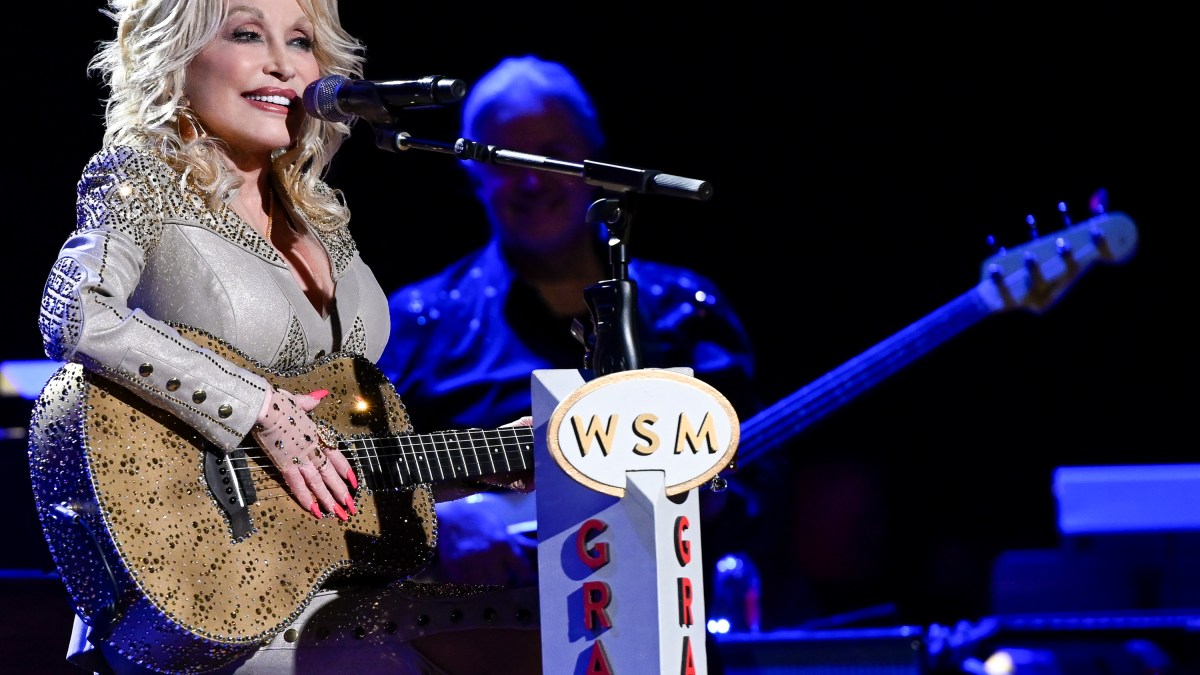 Five Fun Facts About Dolly Parton on Her 75th Birthday - Vimarsana News