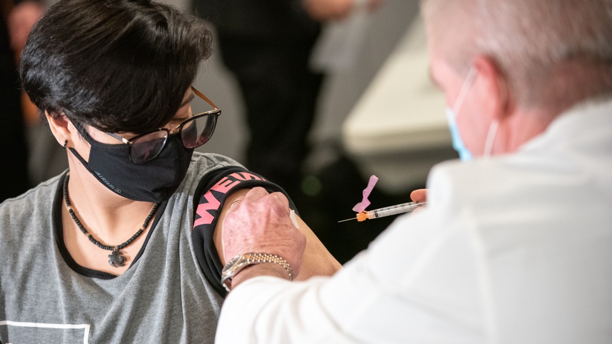 'It Gives You Hope': New Yorkers Eagerly Snatch Up COVID-19 Vaccines – NBC New York - Vimarsana News