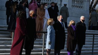 (L-R) Former US First Lady Michelle Obama former US President Barack Obama, former US First Lady Laura Bush, former US President George W. Bush, former US First Lady and Secretary of State Hillary Clinton and former US President Bill Clinton arrive at Arlington Cemetery in Arlington, Virginia, on January 20, 2021, for a wreath laying ceremony with US President Joe Biden and Vice President Kamala Harris.