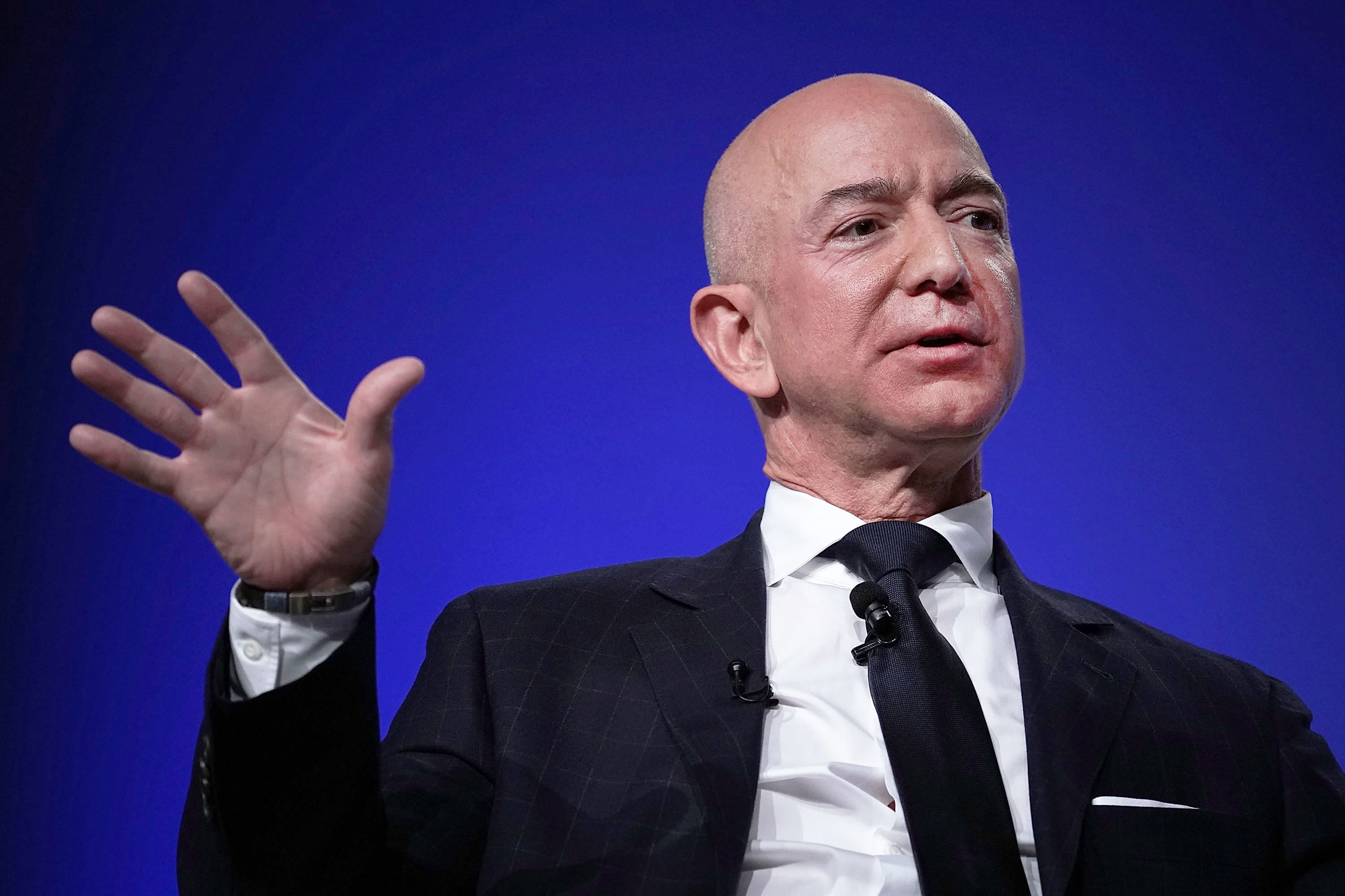 Jeff Bezos to Step Down as Amazon CEO, Andy Jassy to Take Over in Q3 - Vimarsana News