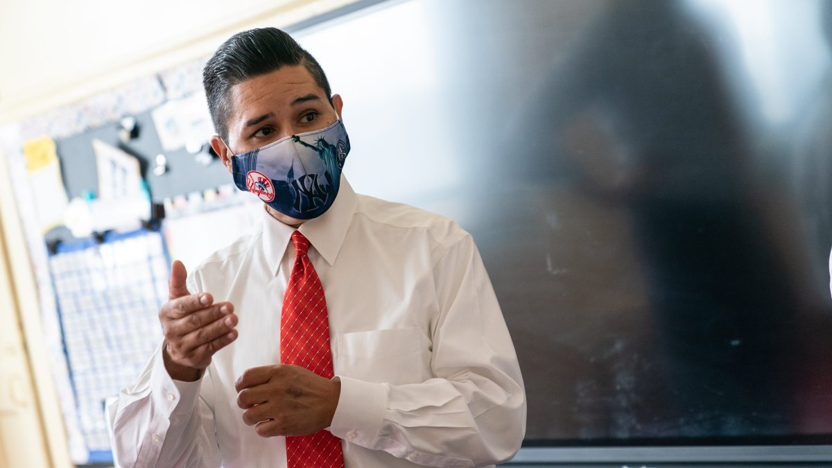 NYC Schools Chancellor Richard Carranza Resigns After Enduring Heavy Pandemic Losses – NBC New York