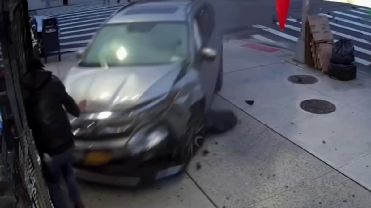 Car Crashes Into Bodega in Upper Manhattan, Injuring Several People