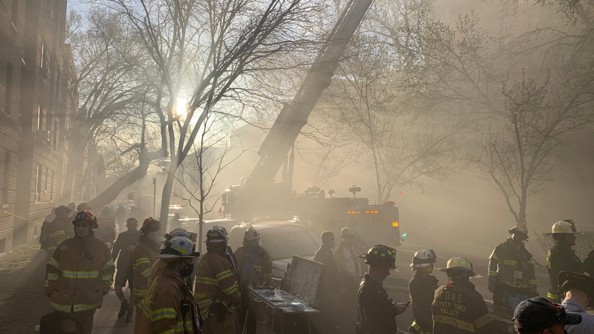 New York City Inferno Displaces 90 Families, Hurts 21 People; No Cause(01)