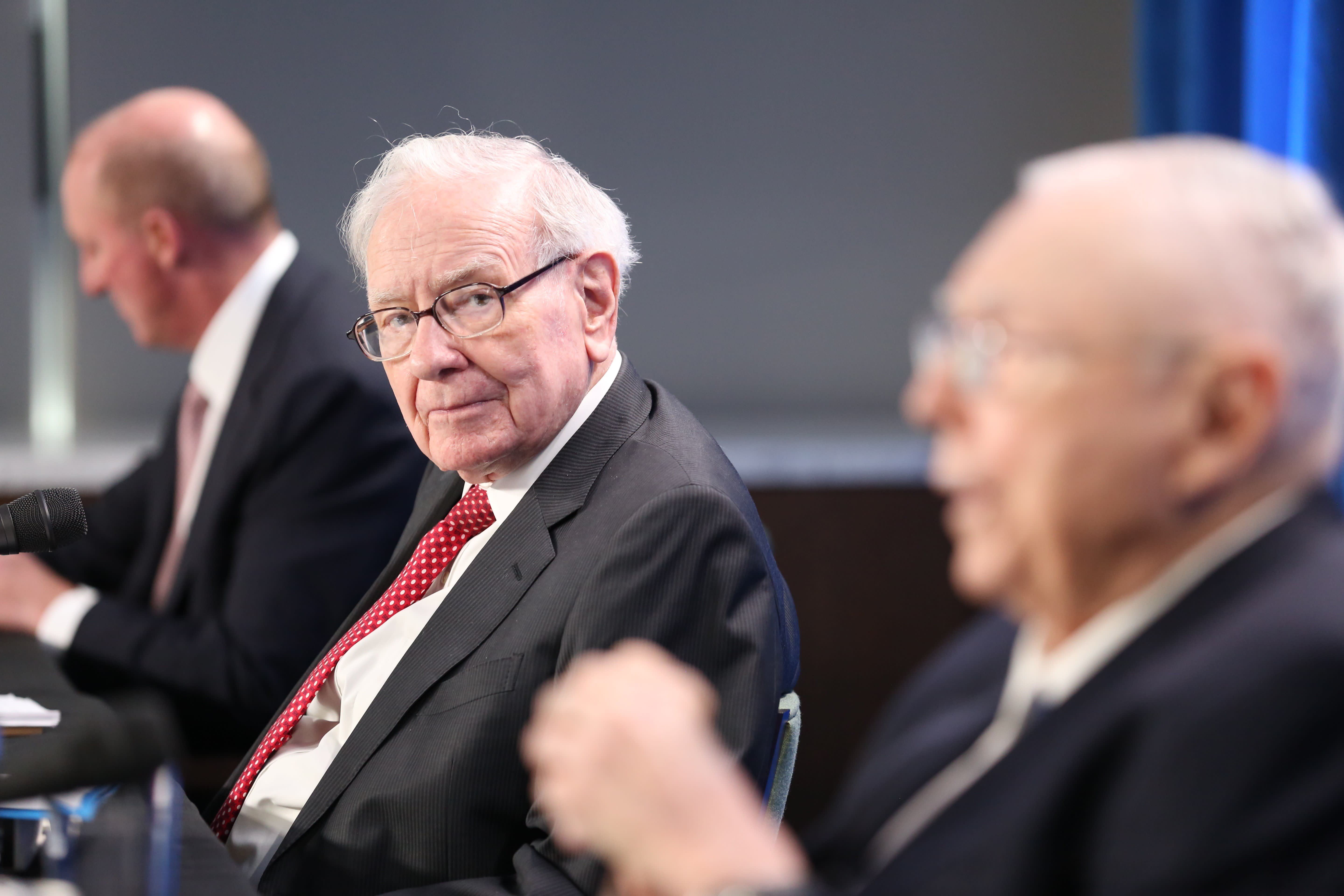 Warren Buffett Says the Pandemic Has Had an 'Extremely Uneven' Impact and Is Not Yet Over – NBC New York - Vimarsana News