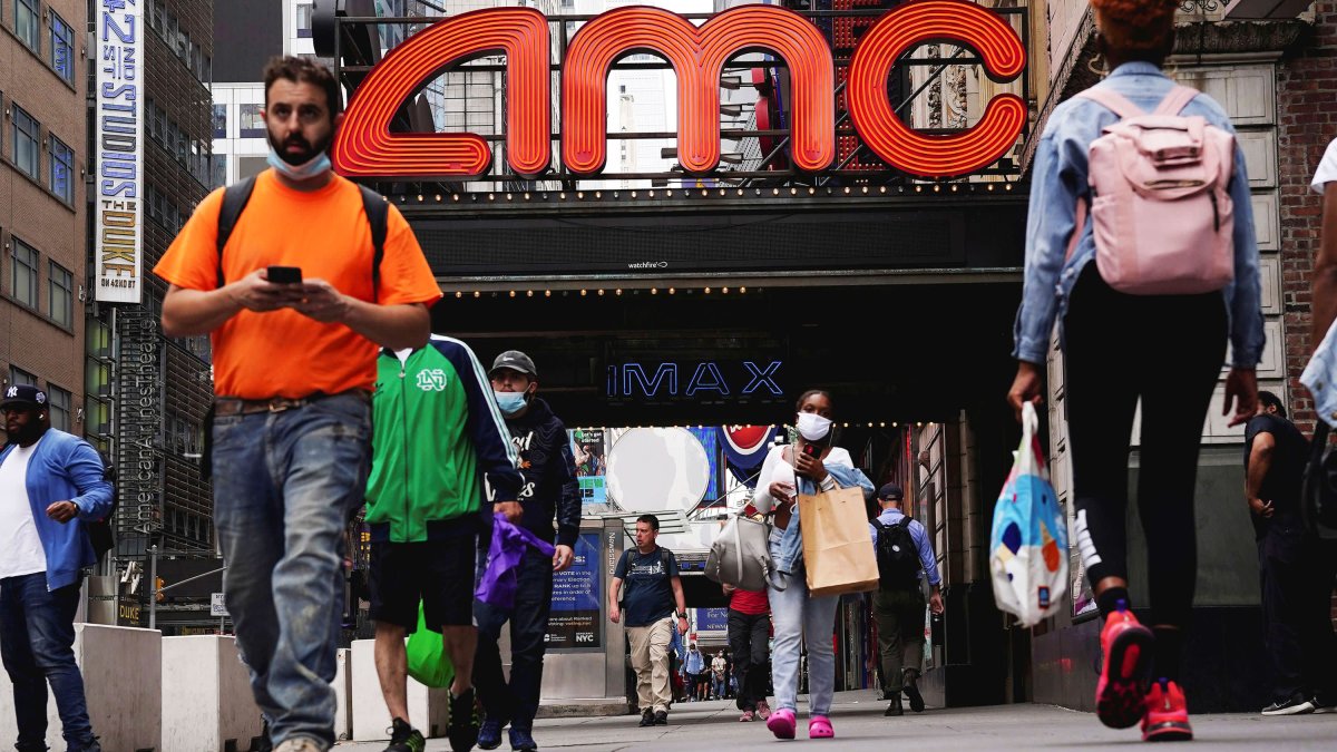 AMC Entertainment Shares Slump 9% as Insiders Continue to Sell the Movie Theater Operator's Stock - Vimarsana News