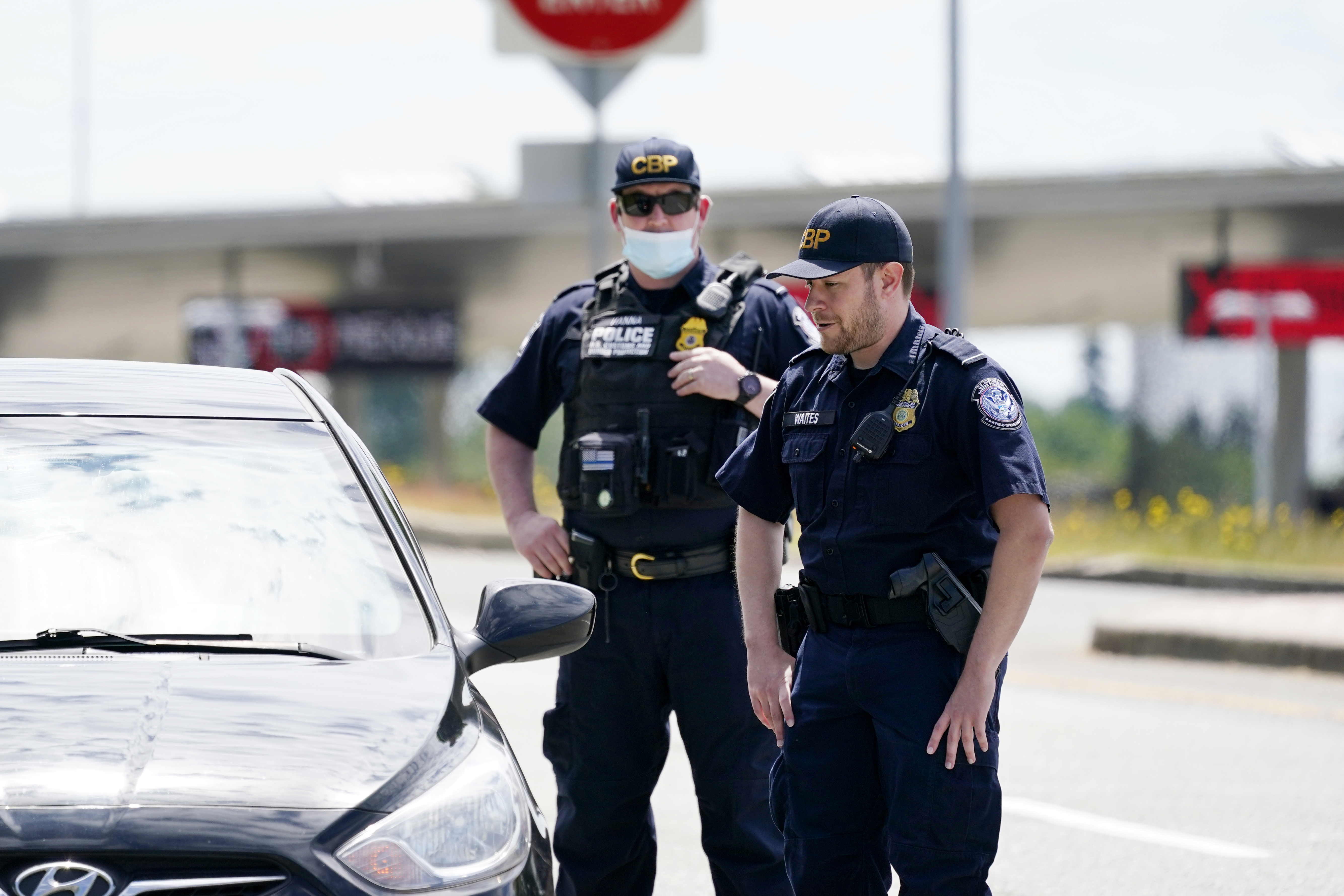 Canada And The US Are Easing Pandemic Border Crossing Restrictions   AP 21159811998143 