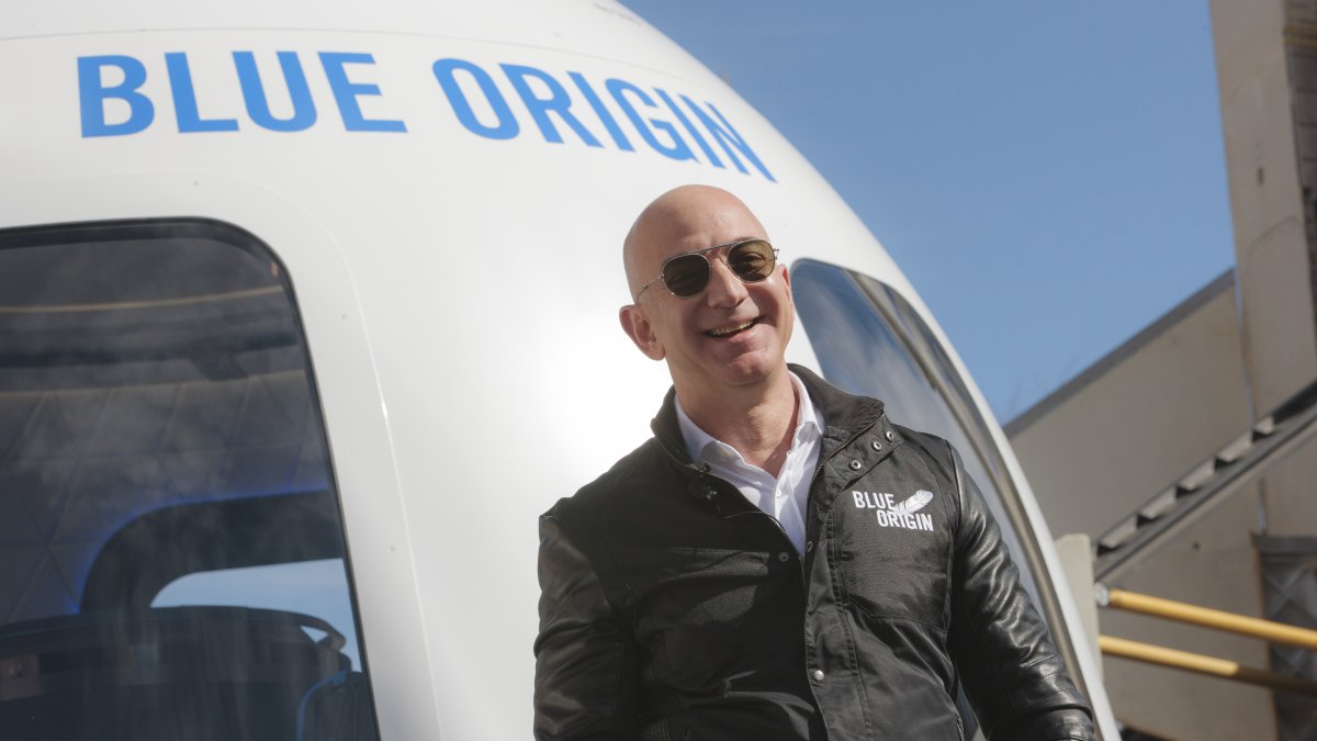Jeff Bezos Riding Own Rocket on Company's 1st Flight With ...