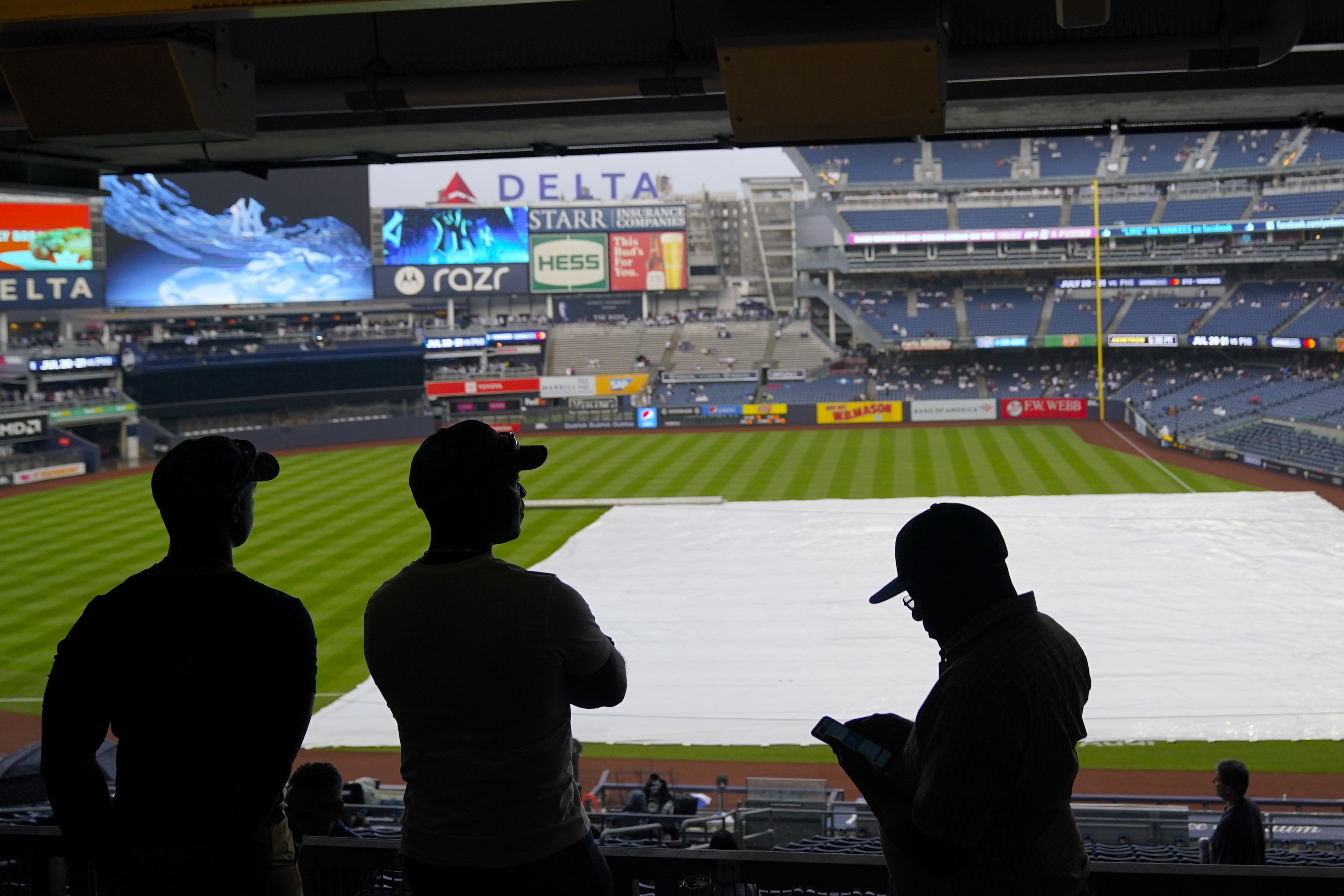 Yanks' Judge leaves in 3rd inning vs Mets with dizziness