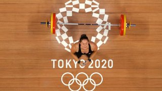 Maude Charron in weightlifting