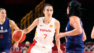 Alba Torrens with the ball for Spain