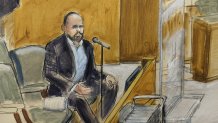 In this courtroom artist's sketch, former R. Kelly employee Tom Arnold testifies