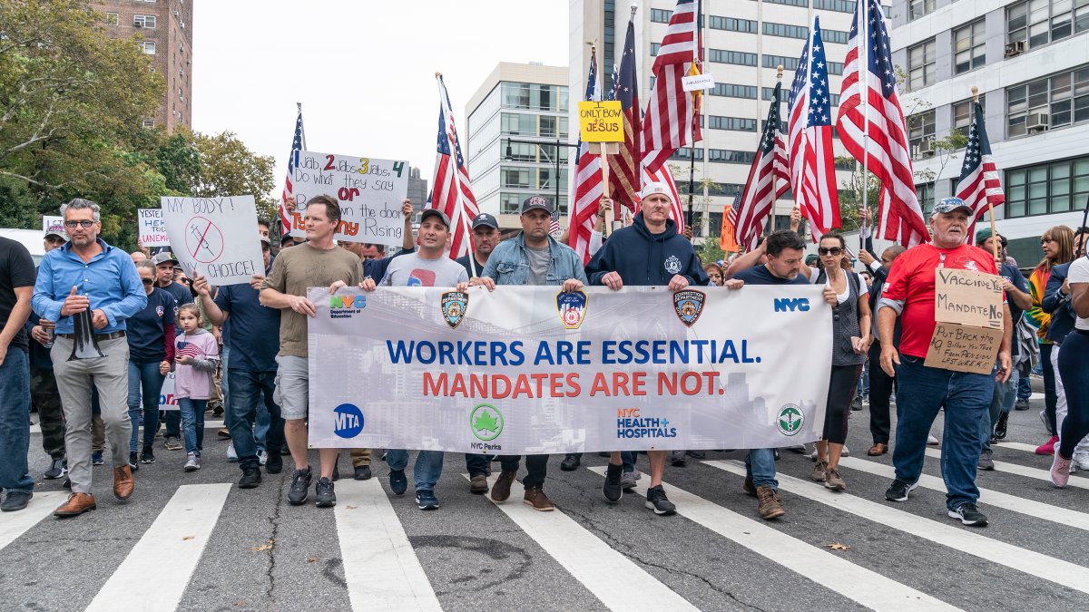 NY Judge Rejects Police Union's Bid to Halt NYC Vaccine Mandate for Cops, City Workers