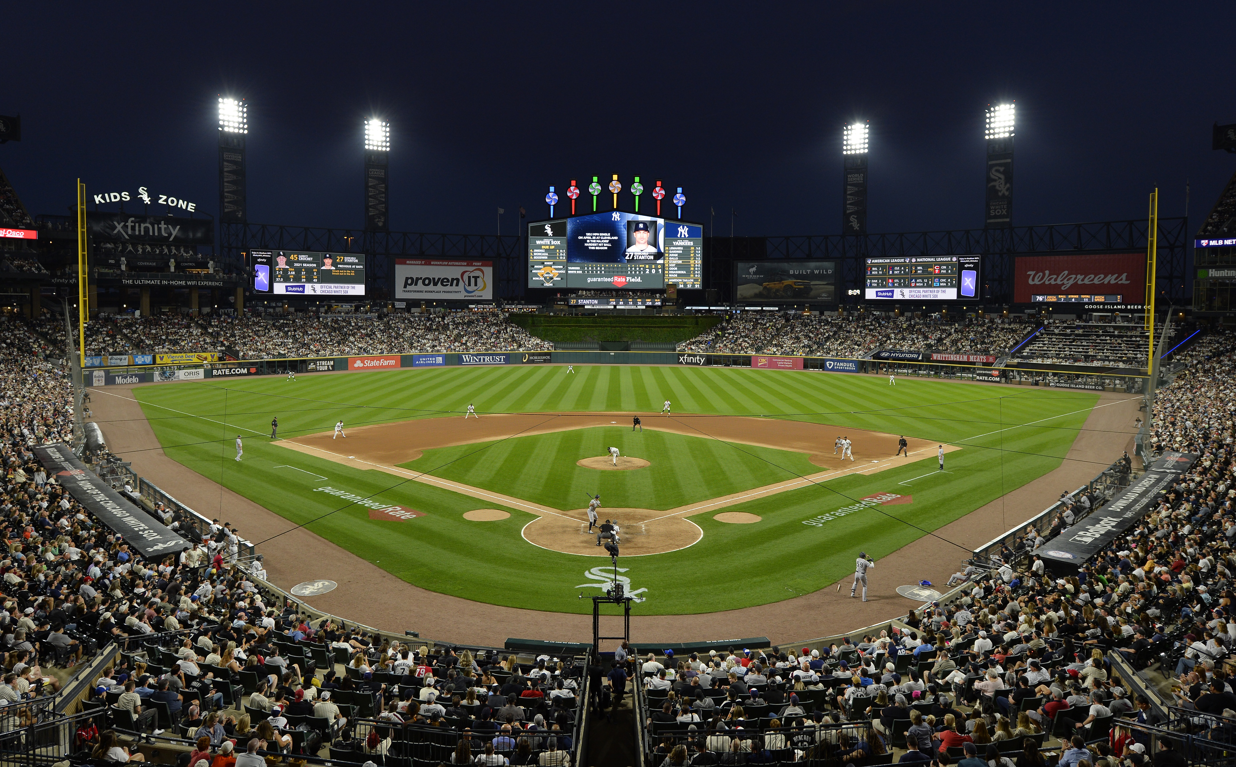 Amputee White Sox Fan Catches Ball with Prosthetic Leg