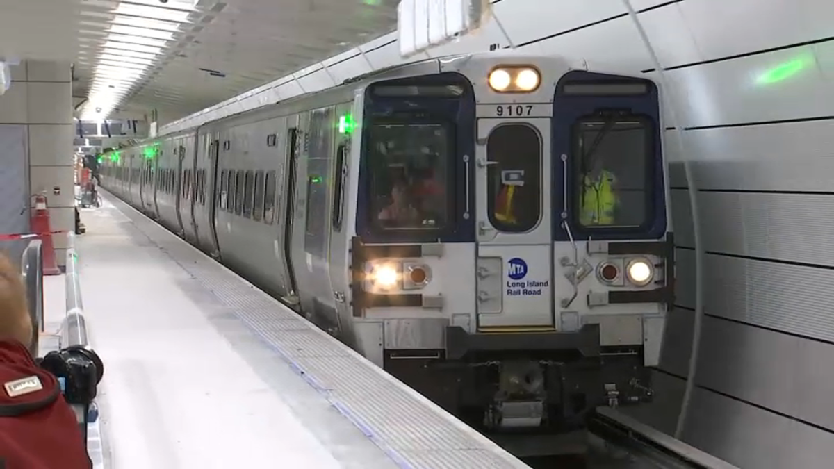 LIRR Makes Inaugural Ride Into Grand Central Terminal – NBC New York