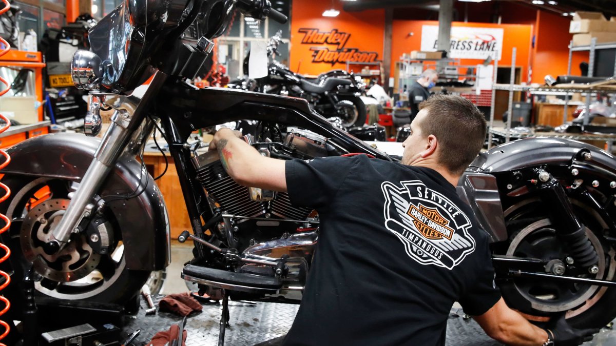 Stocks Making the Biggest Moves Midday: Franklin Resources, Harley-Davidson, Roblox, AMC and More - Vimarsana News