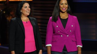 Ashley and Brittany Silfies, the founders of Pink Picasso, appear on the November 19, 2021 episode of “Shark Tank” on ABC.