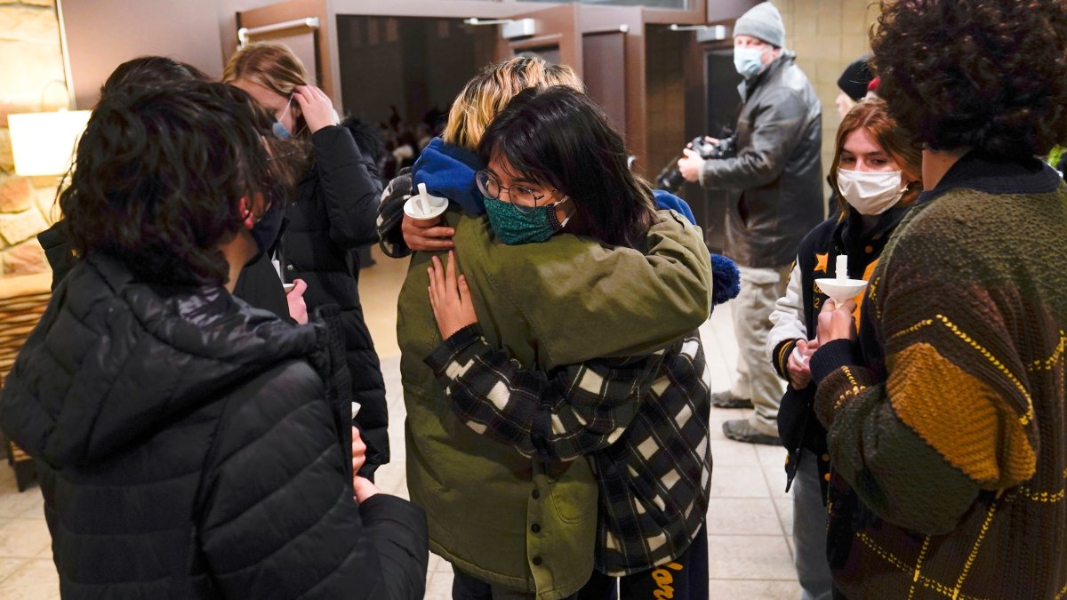 Authorities: Student Kills 3, Wounds 8 at Michigan School - Vimarsana News