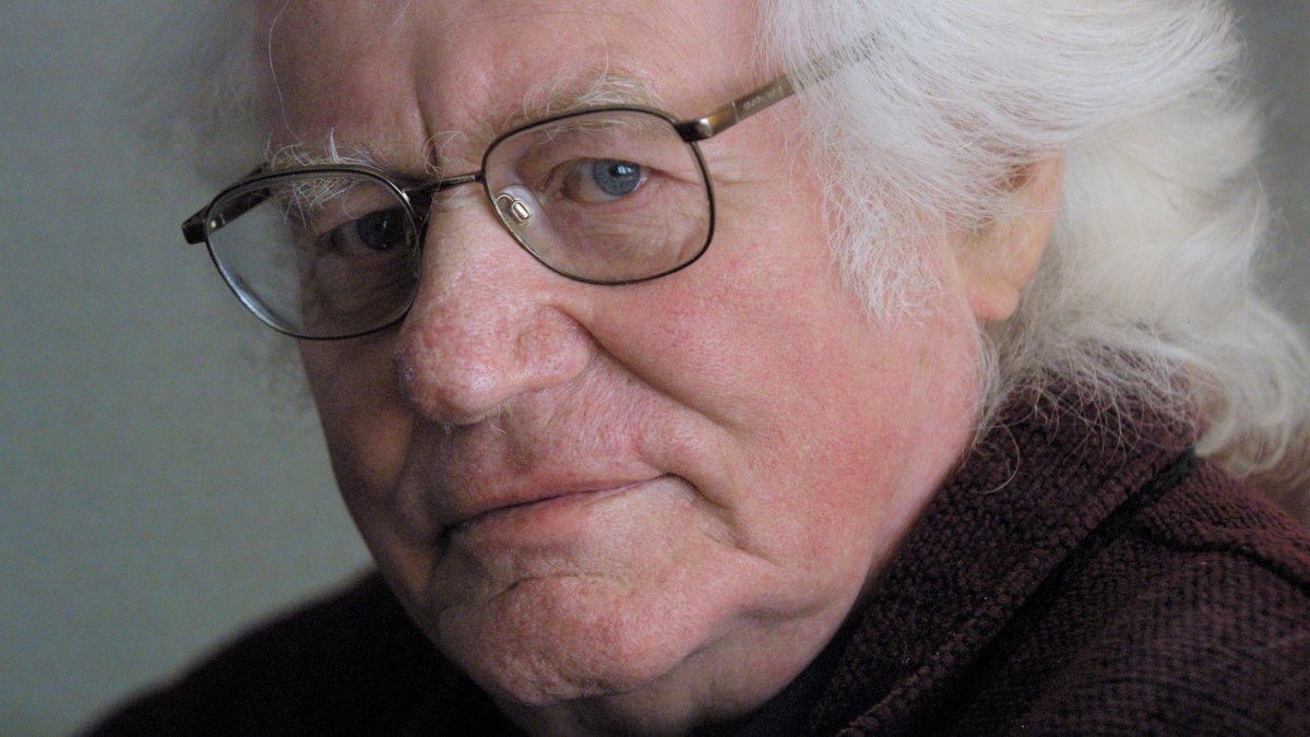 Prominent Poet Robert Bly, Author of 'Iron John', Dies at 94 – NBC New York - Vimarsana News