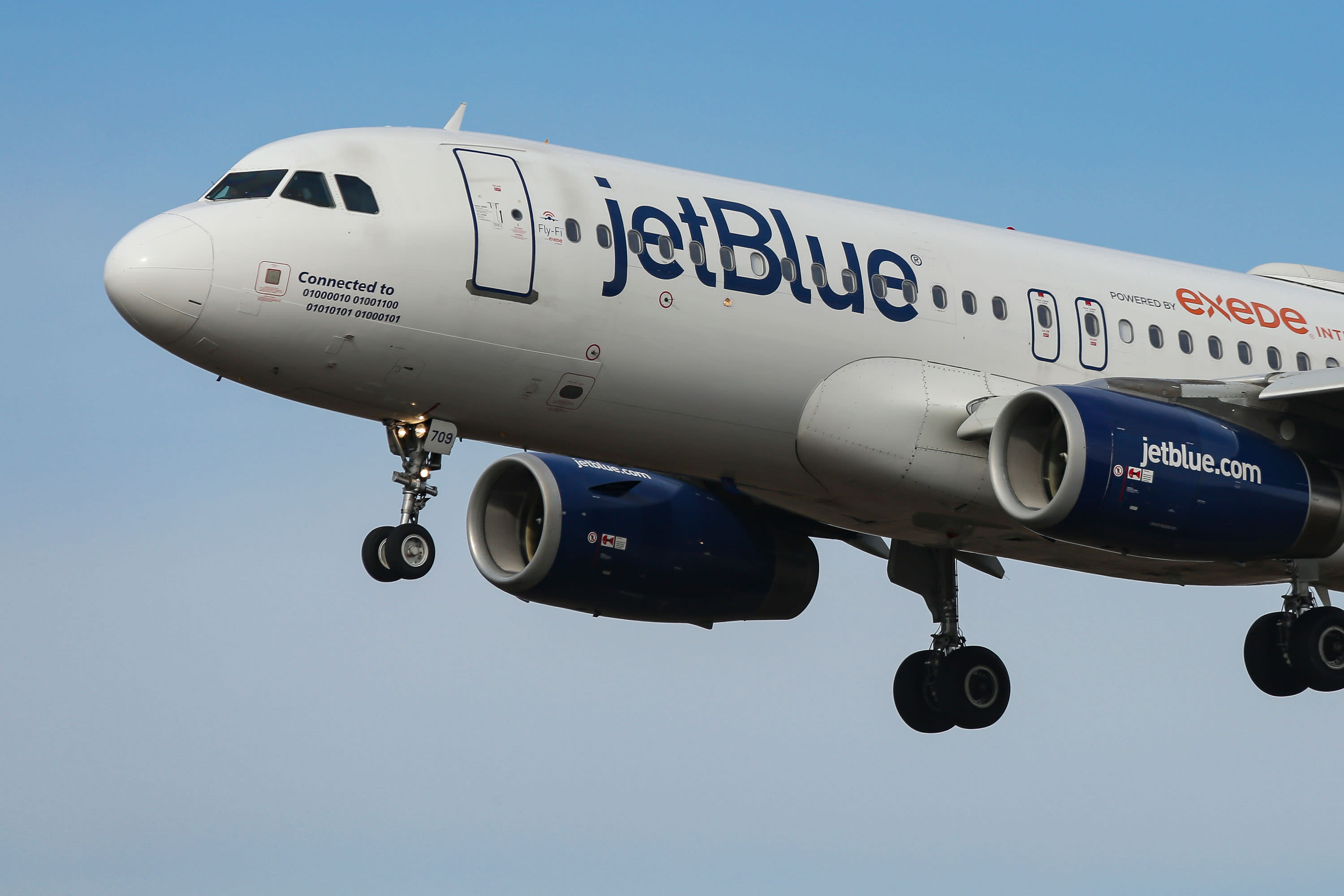 JetBlue Cuts Hundreds of January Flights Due to Omicron Surge as Travel JetBlue Cuts Hundreds of January Flights Due to Omicron Surge as Travel