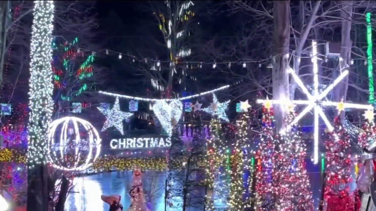 NY Home Sets World Record for Most Christmas Lights on a Residential  Property – NBC New York