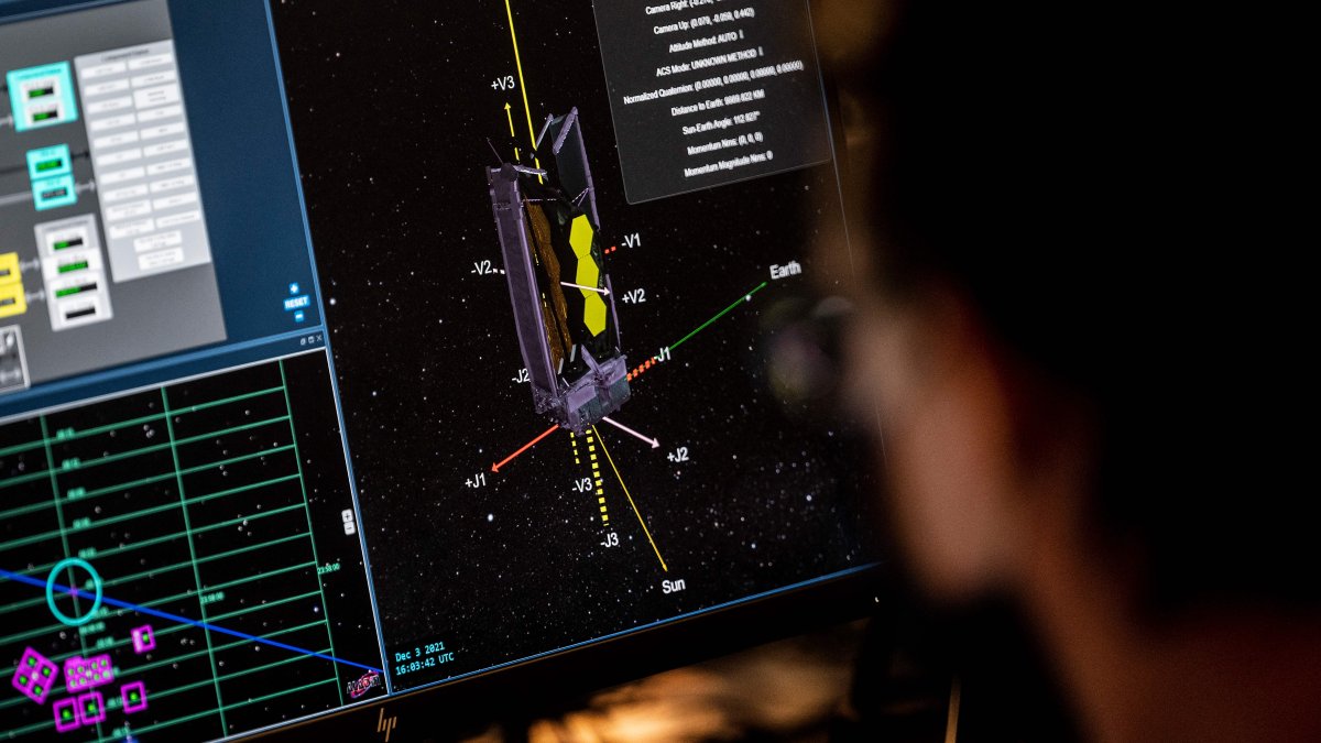 Here Are the Differences Between Hubble and the Powerful New James b