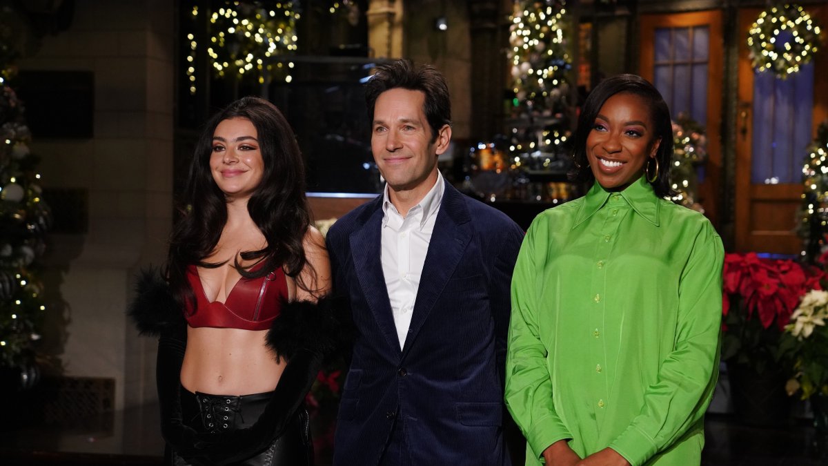 ‘SNL’ Drops Live Audience for Final Episode of 2021 – NBC New York - When Does The New Season Of Snl Start 2021
