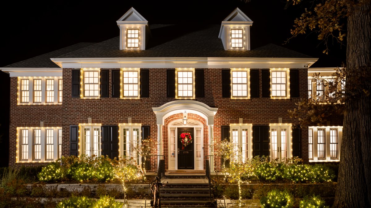 Here’s the ‘ultimate wow factor’ behind the ‘Home Alone’ house for sale