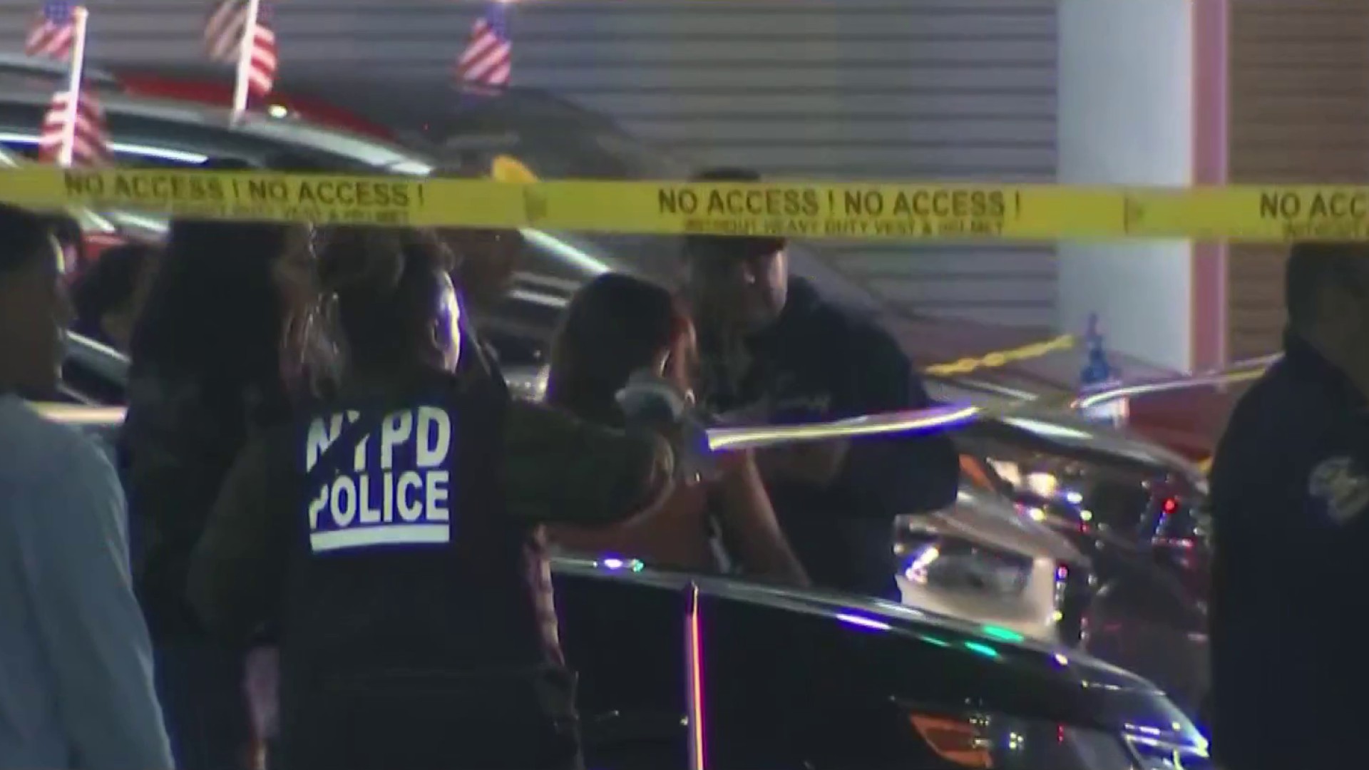 Off-Duty Cop Hurt In Deadly Shooting With Robbery Suspect Outside ...