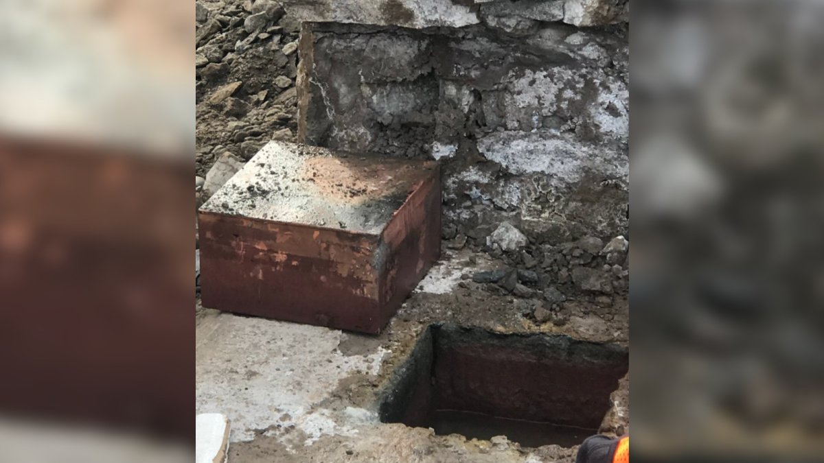 Crews Find 2nd Apparent Time Capsule at Lee Statue Site in Richmond – NBC New York - Vimarsana News