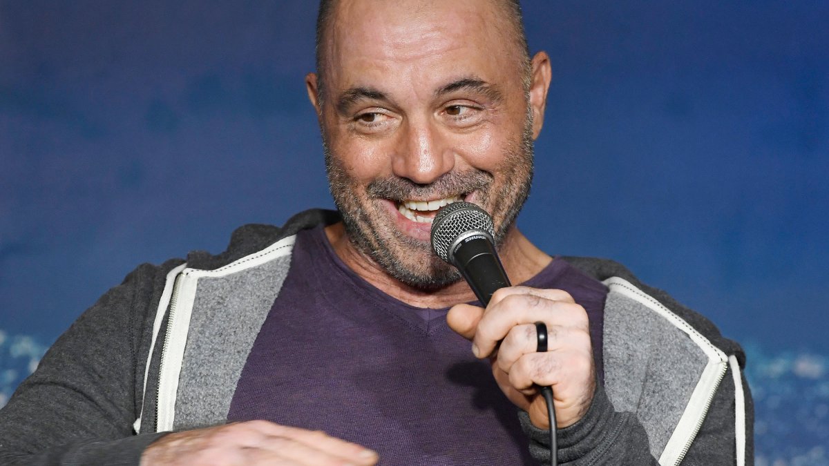 Spotify Faces Its Facebook Moment as Musicians Boycott Platform Over Joe Rogan Podcast - Vimarsana News