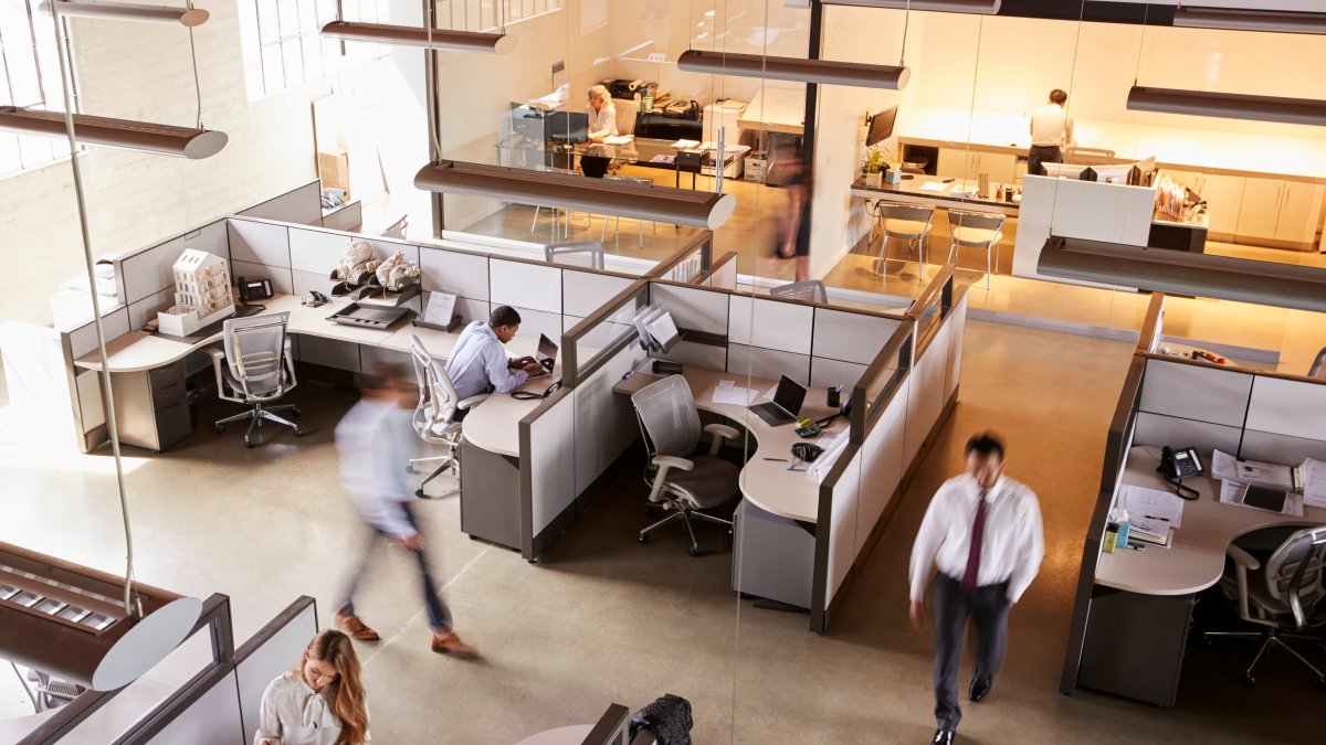 How Companies Are Shifting Their Office Spend to Lure Reluctant Workers Back - Vimarsana News