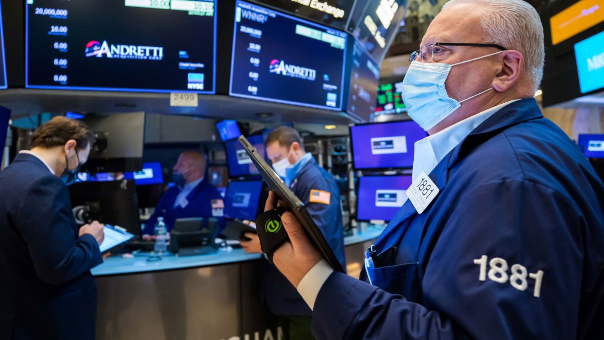 Nasdaq 100 Futures Fall After Netflix's Earnings Disappoint - Vimarsana News