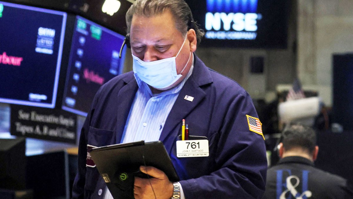 ETF Investors Are Buying the Dip, CIO Says. Here's Where They're Putting Their Money - Vimarsana News