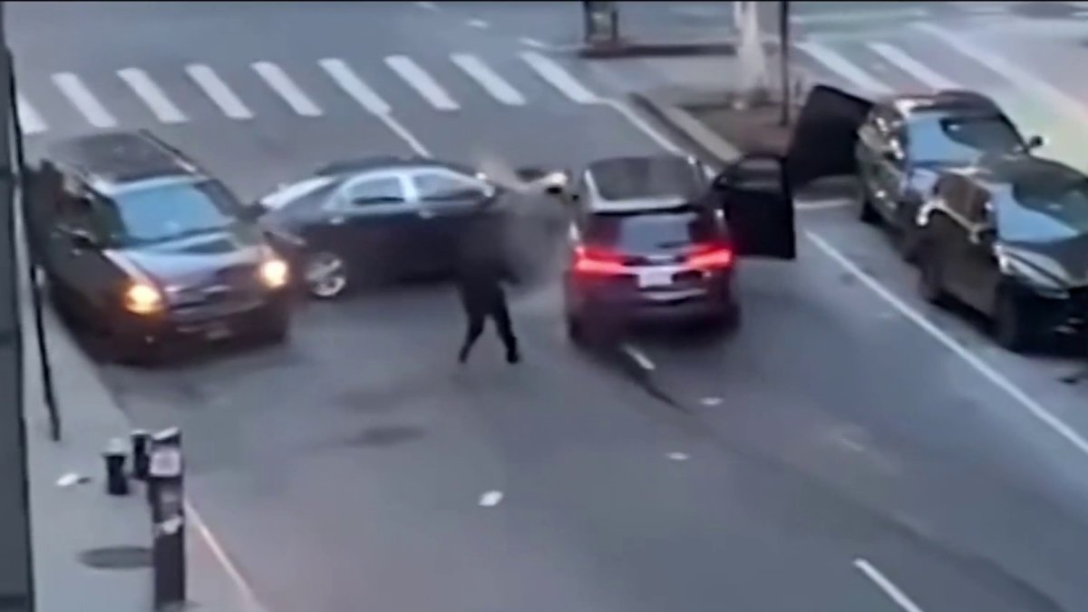 Video Shows Violent Midtown Carjacking As Thief Barrels Into Cars While Driving Wrong Way – Gadget Clock