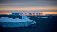 Iceberg 3X the size of New York City drifts beyond Antarctic waters
